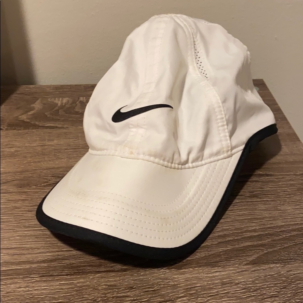 Nike Featherlight Performance Hat
